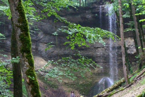 Eisenbahnstories, mächtige Burgruine und prickelnder Wasserfall